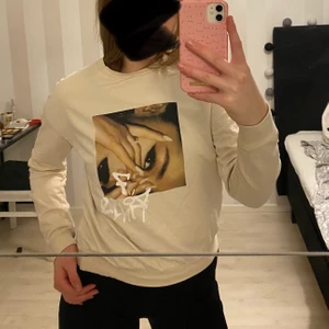 Tröja, Ariana Grande - Jätte fin tröja med ariana Grande, använd lite så den är i super bra skick