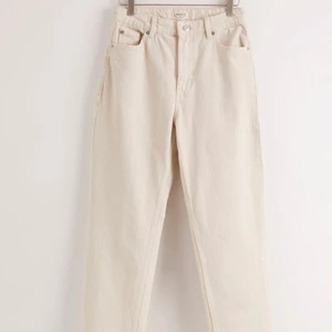 BETTY high waist Lindex stl 44 - Superfina jeans från Lindex i stl 44. Bara använda några gånger då de tyvärr är för stora för mig! 