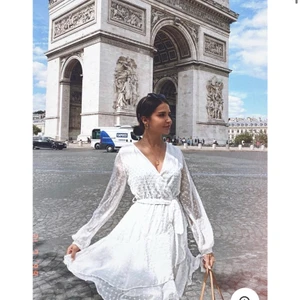 Studentklänning Dennis Maglic - Säljer då den ej passade. Storlek  M. Bud med start på 300 kr. 