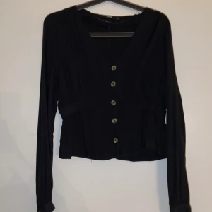 Tröja/blus - Fin blus! Kommer tyvärr inte till användning.