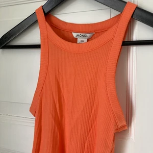 Linne - Supercoolt orangt linne! Inte använd mycket och i storlek xxs💕💕