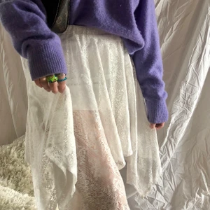 Kjol - Fin spetskjol från h&m som är sparsamt använd och perfekt till sommaren och våren  💕🌹👏🏻✨