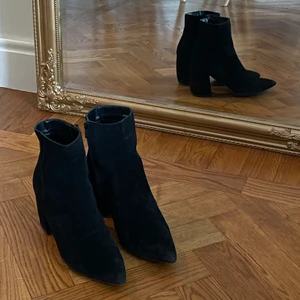 Boots med klack - Svarta boots med klack från Zalando. I gott skick. Ord. pris: 500kr