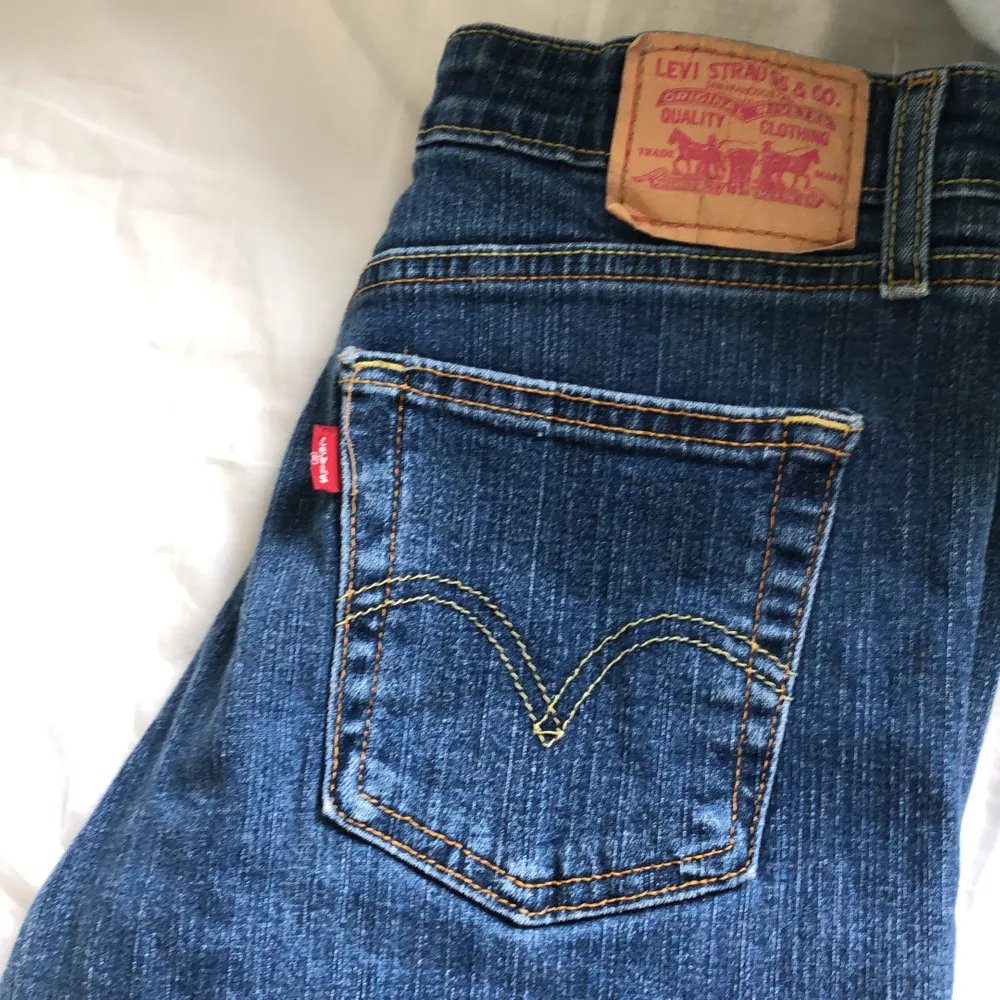 Riktiga levis jeans från usa i fint skick:) . Jeans & Byxor.