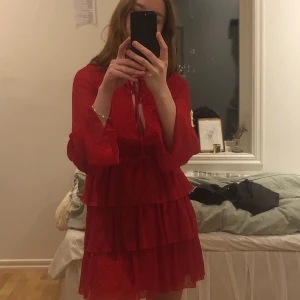 linnahlborgXnakd - Köpte denna när den släpptes men har bara använt 2 gånger! Den är storlek 36 men skulle säga att den även passar en 38🌷 frakt ingår ej