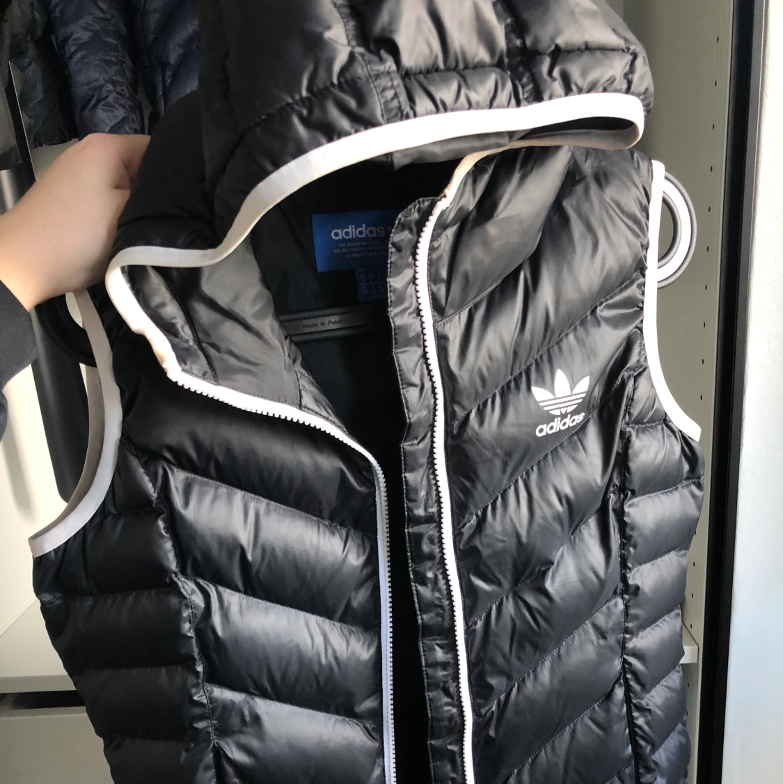 Svart adidas väst med luva - 91