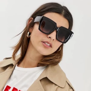 Oversized glasses - Im selling my oversized glasses from Jeepers Peepers brand.