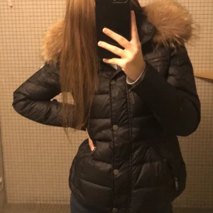 Rockandblue zora  - Säljer min rockandblue zora jacka, storlek 36. Bra skick inga skador. Skriv för fler bilder ❤️‍🔥