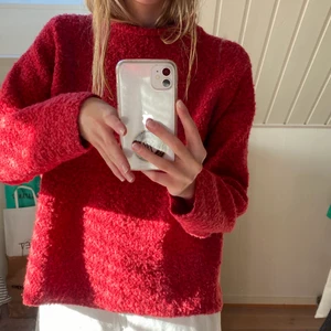Intressekoll!!! - Intressekoll på denna superfina tröjan! Är inte 100 på om jag vill sälja men kom med ett bud vid intresse☁️ Köpt secondhand💕