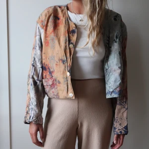 Mönstrad jacka - Okänd storlek, men jag är vanligtvis en S. Frakt tillkommer 