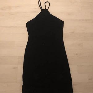 Zara klänning stl s - Jättefin tajt zara klänning, nästan aldrig använd💓