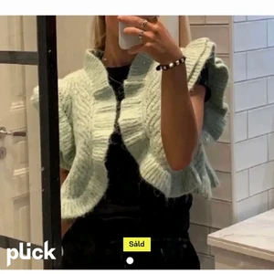 Zara kofta - Finaste zara koftan / väst som jag köpte för typ ett år sedan🌝🌝 använd bara nån gång. skriv för fler bilder ✨