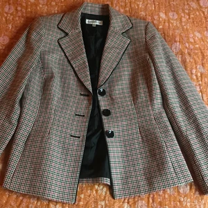 Snygg blazer - Köpt second hand, använt den en gång. Sitter jättebra, men time to let it go </3