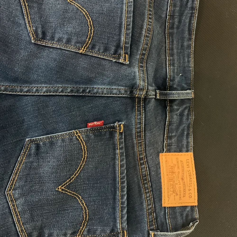 bootcut jeans från levis💕 väldigt bra skick. säljer då de är för korta för mig som är 173💓. Jeans & Byxor.