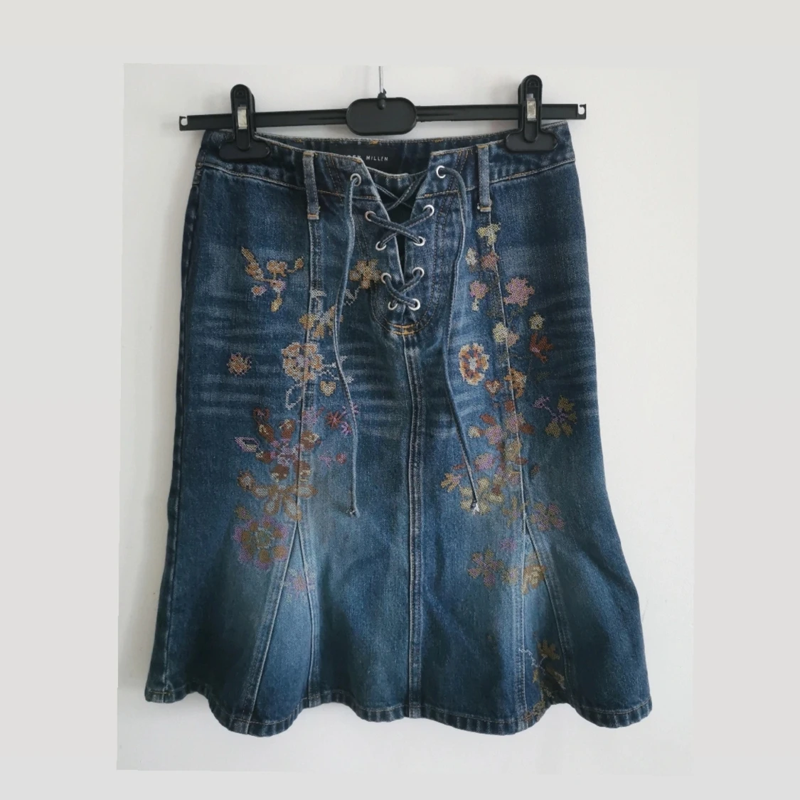 90s Midi Jeans skirt w floral pattern