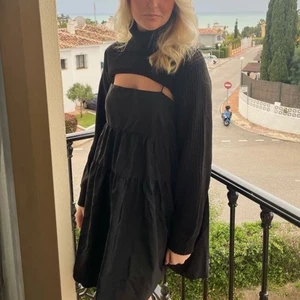 Trendiga ärmar - Trendiga ärmar från hm som inte kommer till användning längre. Supersnygga och har inga defekter! Storlek s! Frakt 66kr ❤️‍🔥 sista bilden är lånad, kommer ej gå ner i pris