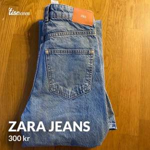 Superfina jeans från Zara i storlek 32. Helt oanvända då de inte passar mig. Säljes för 300kr inklusive frakt☺️