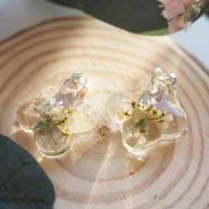 Summer white flower earrings  - I collected this super cute flower during spring 2021 in Sweden. I carefully pressed on wooden flower press for a week. Then I embed with uv-resin. 