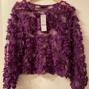 Helt ny blus från Gina tricot - Oanvänd blus 
