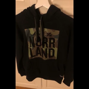 Norrland hoddie  - Storlek xs men sitter som en S