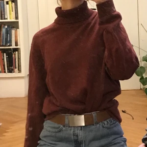 Röd polotröja  - Röd polotröja i bra skick från H&M :) 