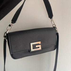 Guess väska  - Helt ny guess väska, aldrig andvänd. Säljs pga jag inte andvänder den🥰🥰