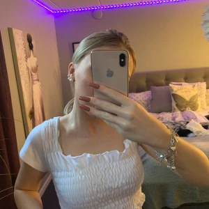 Topp - Fin vit croptop från missguided 