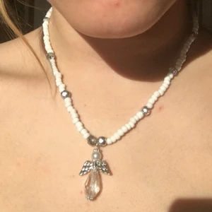 Lyckoängel halsband  - Handgjort halsband med en lyckoängelsberlock!🌻