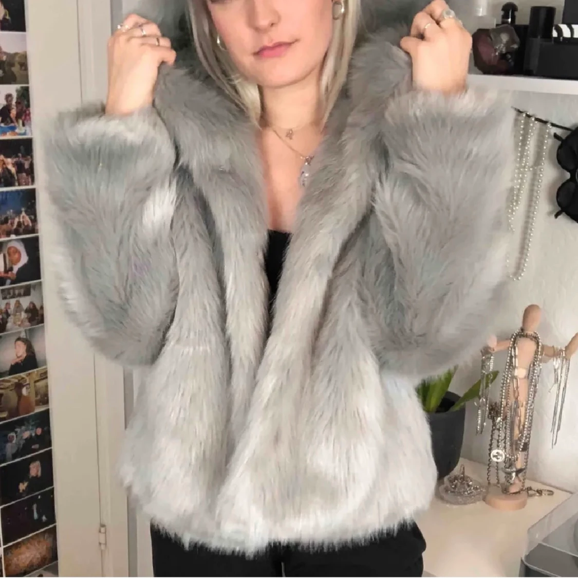 Grå fake fur jacka