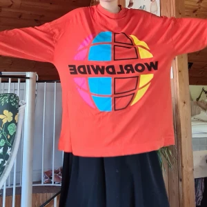 oversized tröja - En oversized tröja från collusion med tryck fram och bak! 