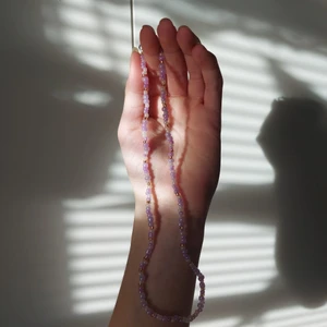 Lavender Bliss Necklace! -  I lager!✅  Silver detaljer på detta sjukt fina halsband!🤩 Med lila, beige och bronze pärlor💜 Finns att köpa!