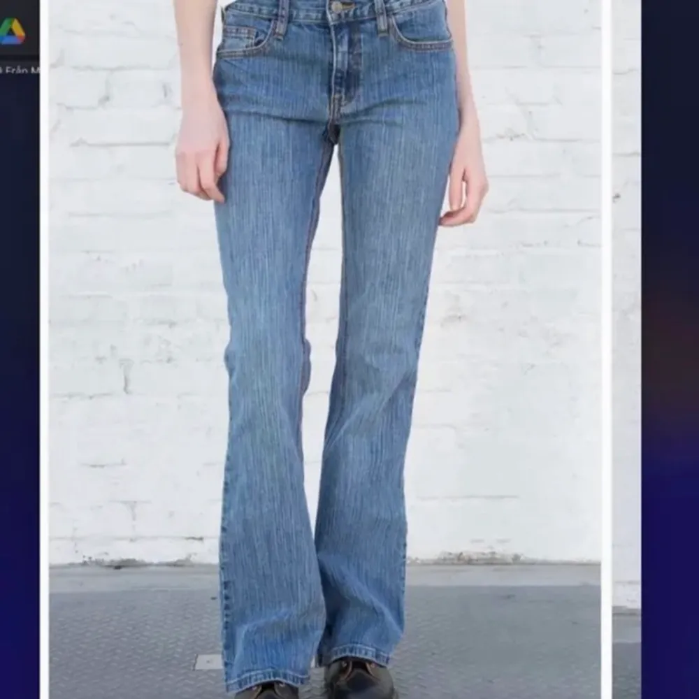 Intressekoll på dessa brandy Melville jeans jag nyss köpt här på plick! Superfina men satt inte helt perfekt, bilderna är lånade från förra säljaren! Buda! 💞💗💘💖. Jeans & Byxor.