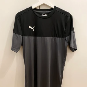 Träningströja Puma, Strl. M - Träningströja från Puma, storlek M. Fint skick