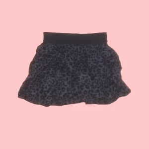 Leopardkjol - Fett y2k leopardkjol !!🖤 skulle säga den passar mgn me en s-xs i storlek den har oxå resårband vilket gör den lite töjbar !!Spårbar frakt hår lösa!!💅