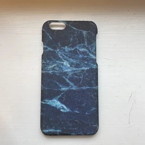 Mobilskal  - Jättefint mobilskal som passar iPhone 6 och 6S, bra skick och inte använt så mycket🤍