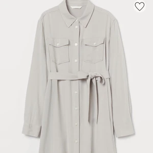 Skjortklänning - Klänning från Hm. Aldrig använd. Superfin till sommaren☀️ Nypris 299