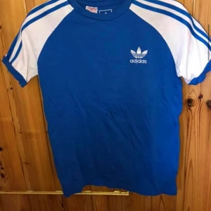 Adidas shirt - Mkt fin skick. Storlek S. Använd 2-3gng