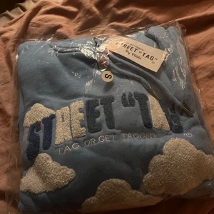 Street tag helt ny säljes - Helt oanvänd och oöppnad storlek S men passar XS-M