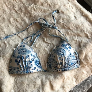 Bikini - Bikini från hm, använd 3 gånger. Storlek xs men skulle säga att den passar en S också. 💗