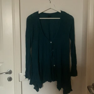 Grön kofta  - Grön kofta, väldigt strechig