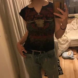 T shirt med coolt tryck - Jättefin tröja som inte kommer till användning