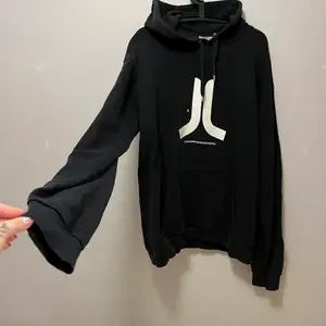 J.Lindeberg hoodie i kill storlek XL. Jag har använt den som mycket Oversized haha. Super bra skick. 