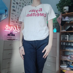 Rysk ttröja - Texten lyder be brave. Rosenröd text är lite chrom glittrig