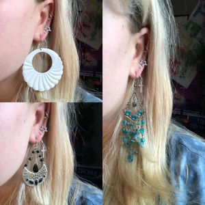 Örhängen - Säljer lite olika örhängen som inte kommer till användning. Dem på bild 1 kostar 50kr, bild 2: 40 kr, bild 3: 20kr. Pris går att diskutera och du kan få paketpris om du köper flera. ❌Alla på bild 2 är sålda❌