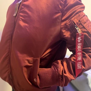 Alpha industries jacka - Oanvänd alpha industries jacka stl S