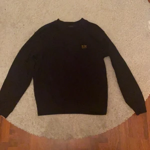 Hov1 merch  - Säljer en hov1 hoodie i storlek M i nyskick!!