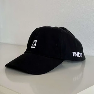 Vintage Indy Cap - Vintage Indy keps i färgen ”stormi”. DM oss gärna vid frågor eller kontakta oss på instagram @Headsup.vintage ☺️ (köparen står för frakt)