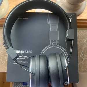 Urbanears  - Säljer mina hörlurar från Urbanears. I bra skick, låda, laddare mm medföljer. Kom med bud! 