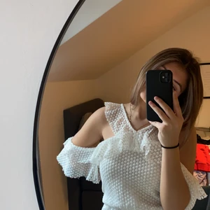 Klänning från NAKD - Använd en gång i storlek 36. Jättebra skick och passar utmärkt till studenten/skolavslutning 