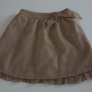 Baige skirt in XS from Koton brand. Approx 40cm long. In a very good state.